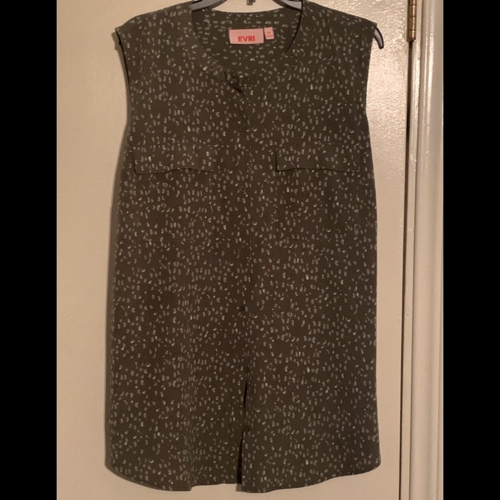 Women’s EVRI Sleeveless Blouse - size 2X
